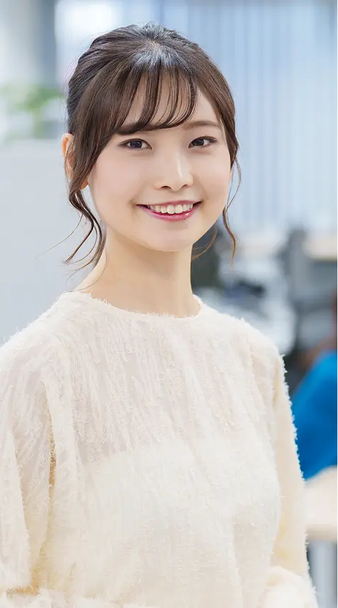 オフィスに居る女性の写真